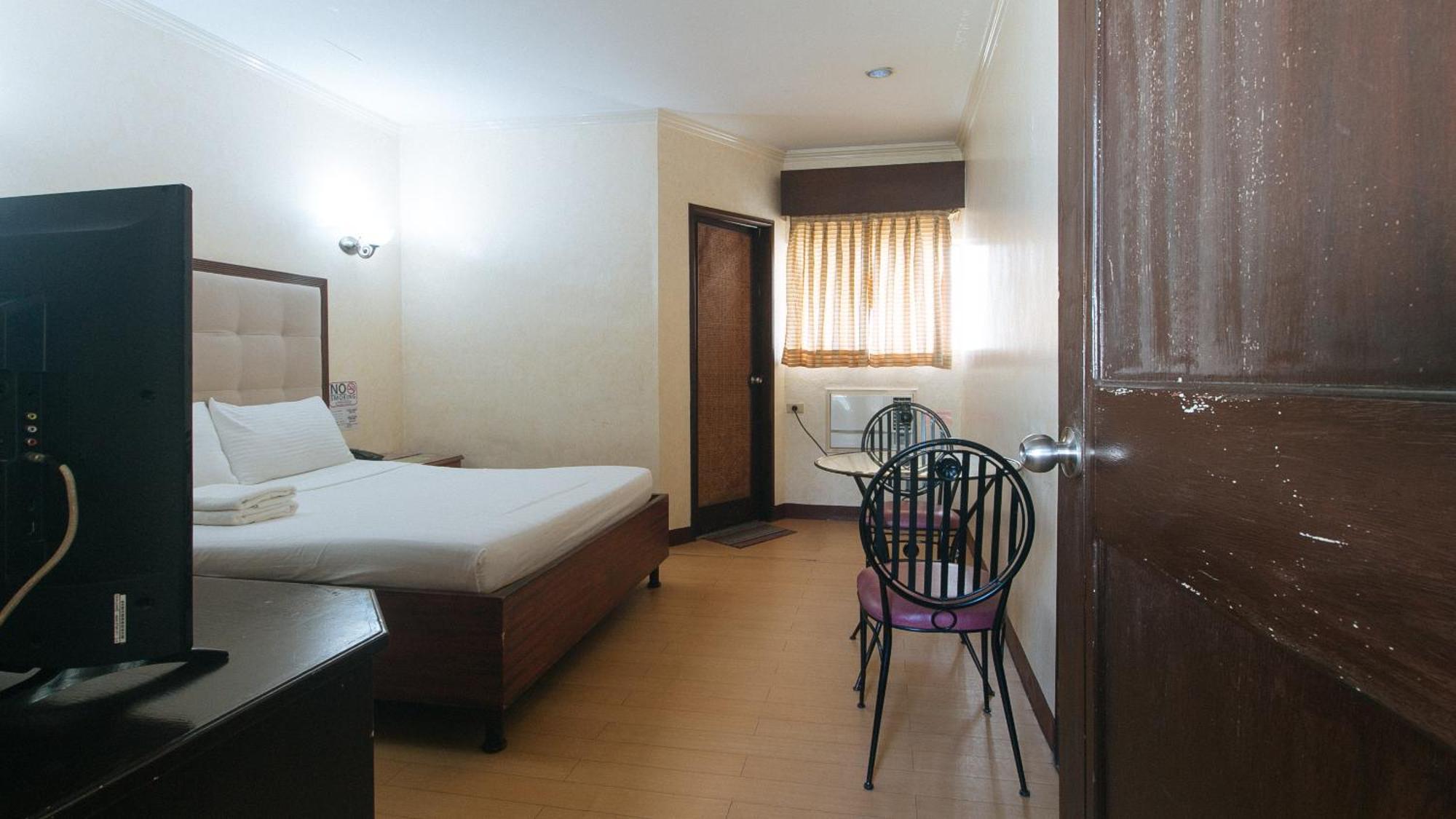 Bliss Hotel Dau Mabalacat Buitenkant foto