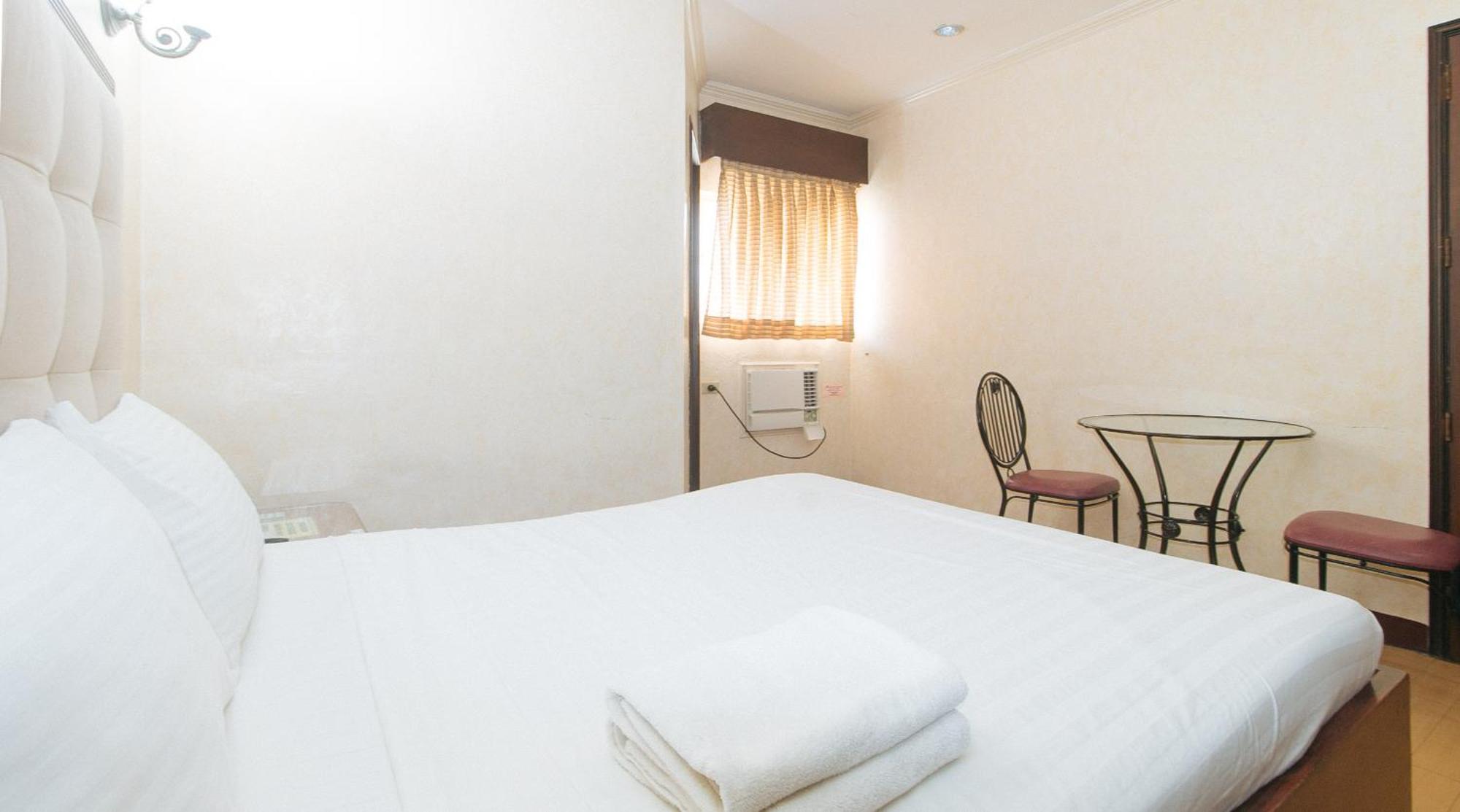 Bliss Hotel Dau Mabalacat Buitenkant foto