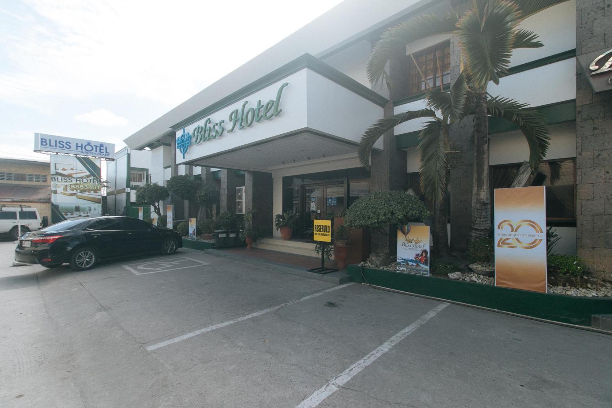 Bliss Hotel Dau Mabalacat Buitenkant foto