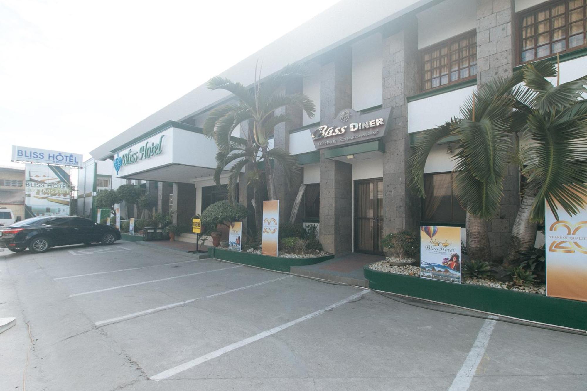 Bliss Hotel Dau Mabalacat Buitenkant foto