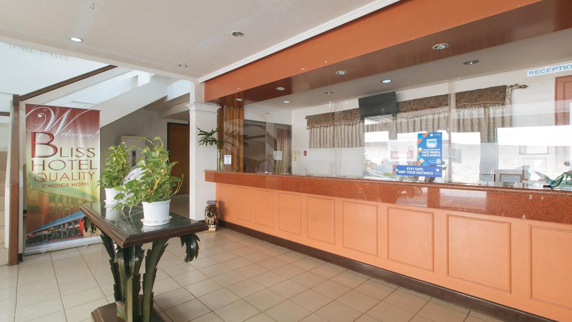 Bliss Hotel Dau Mabalacat Buitenkant foto
