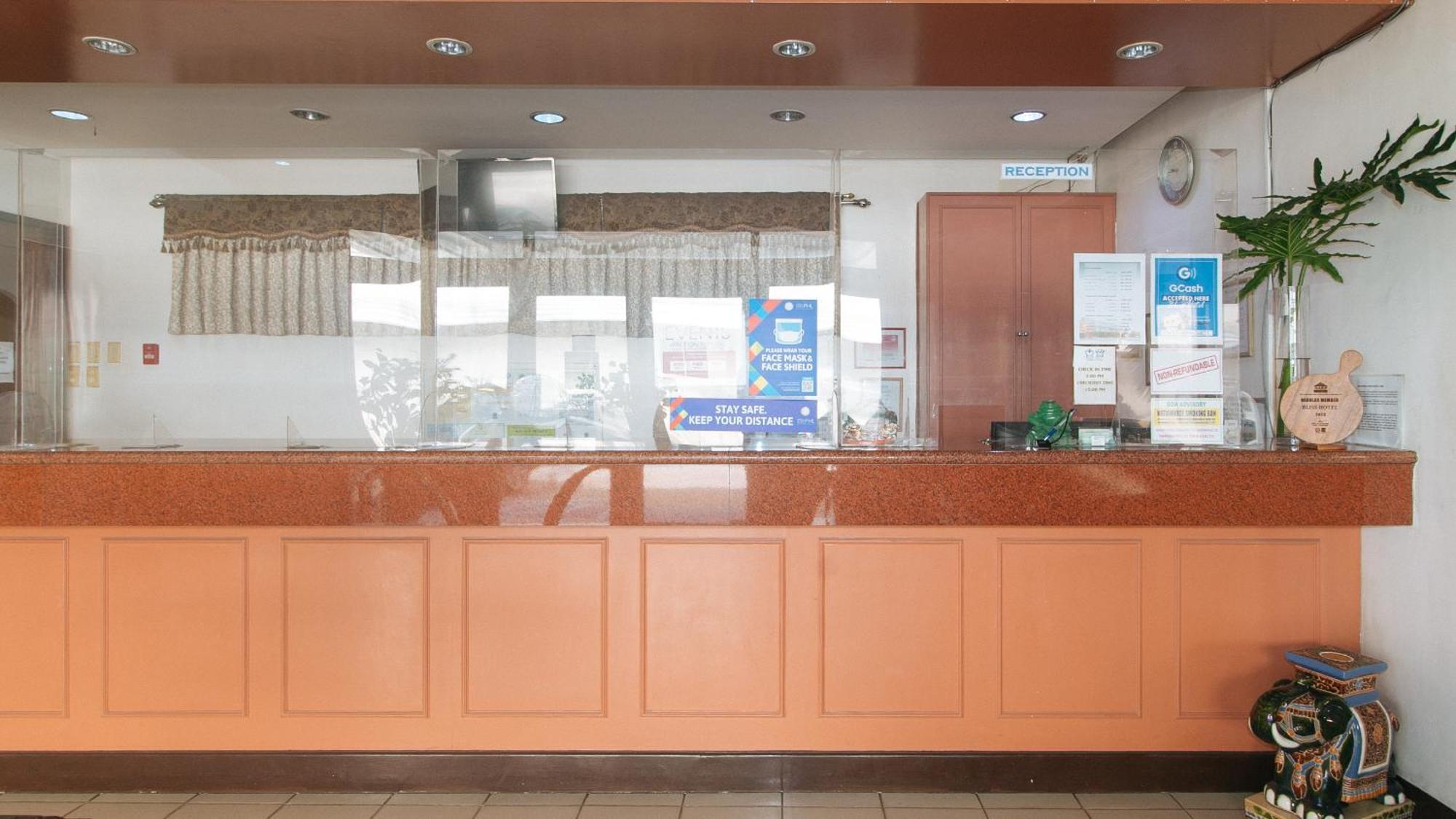 Bliss Hotel Dau Mabalacat Buitenkant foto
