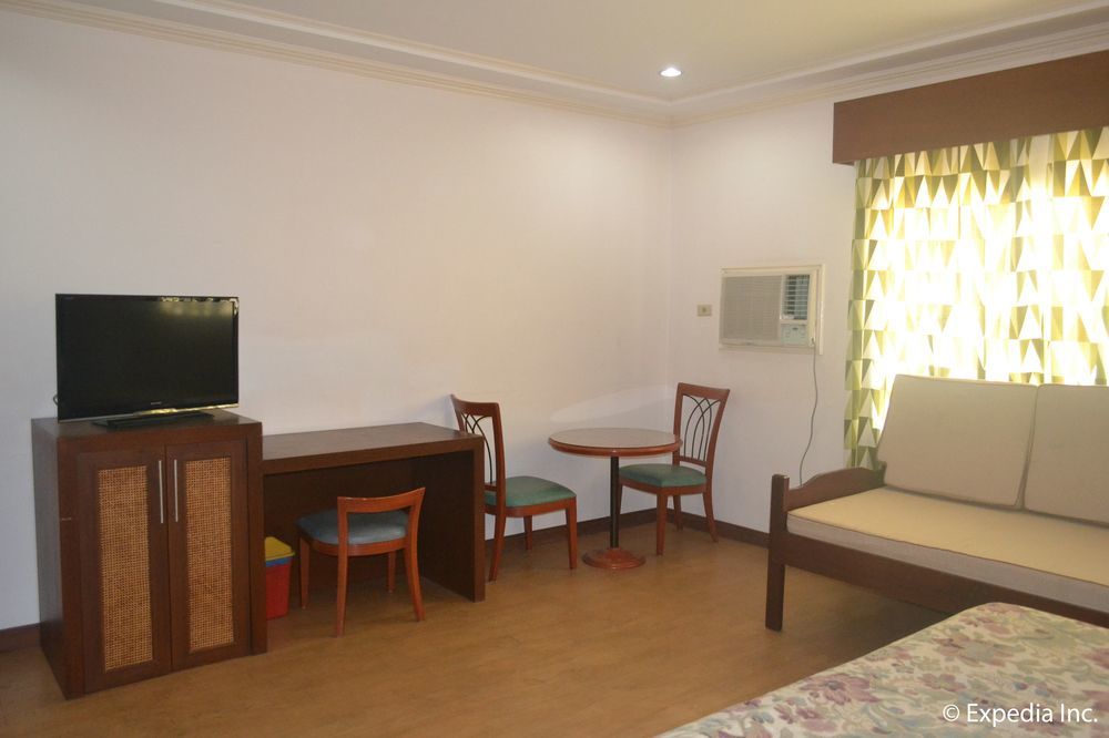 Bliss Hotel Dau Mabalacat Buitenkant foto
