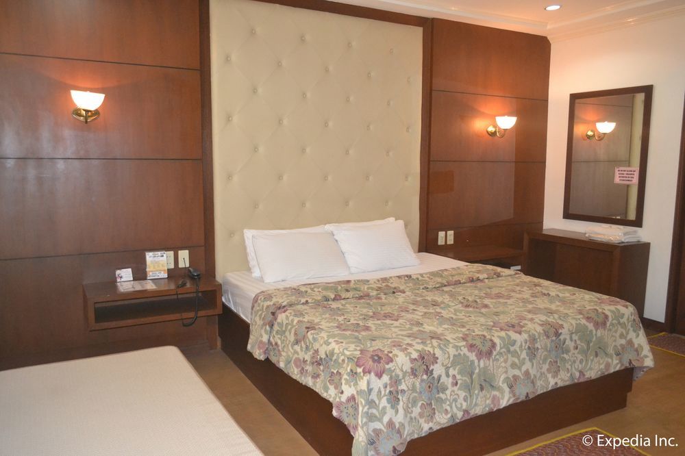 Bliss Hotel Dau Mabalacat Buitenkant foto