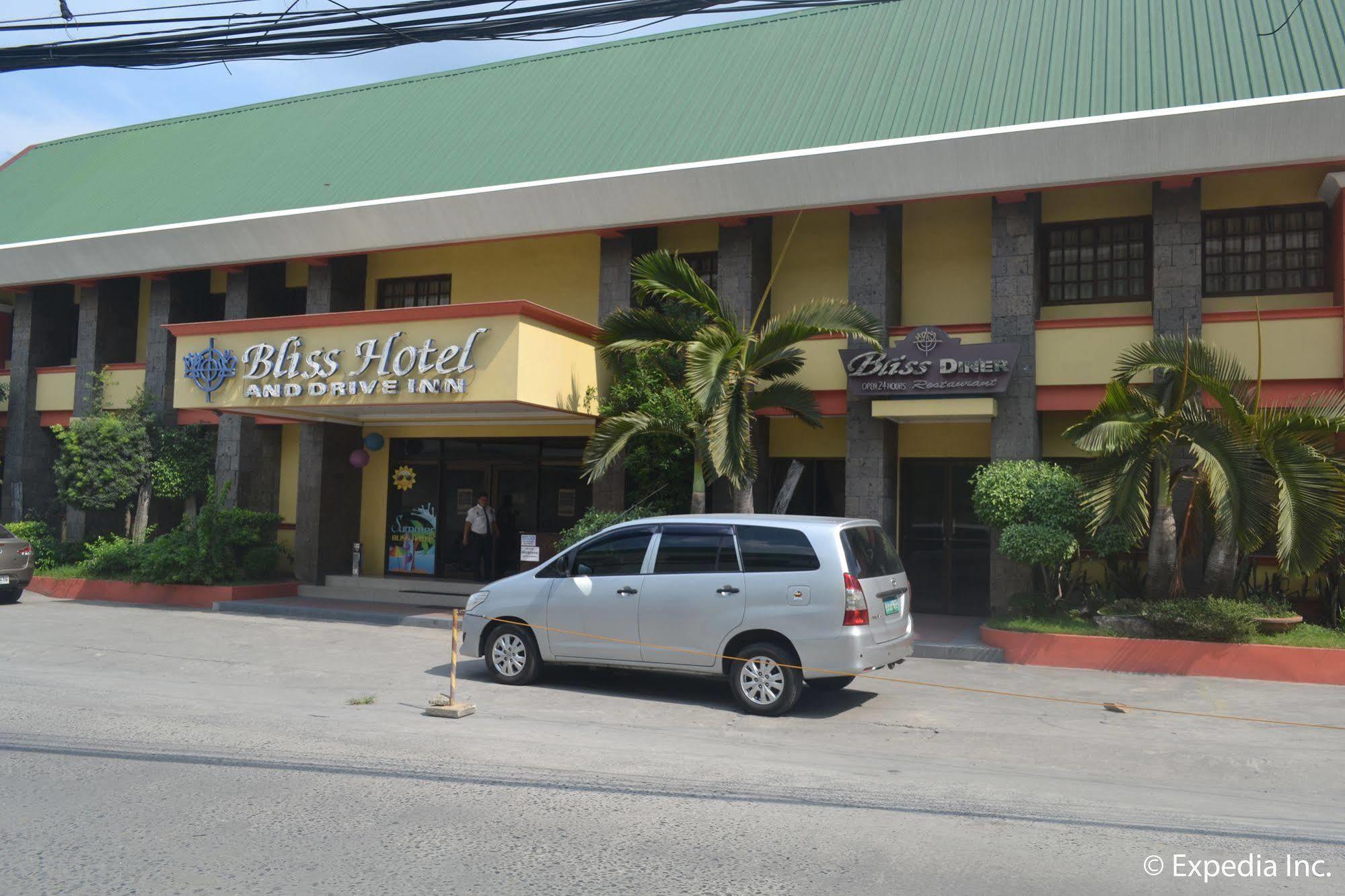 Bliss Hotel Dau Mabalacat Buitenkant foto