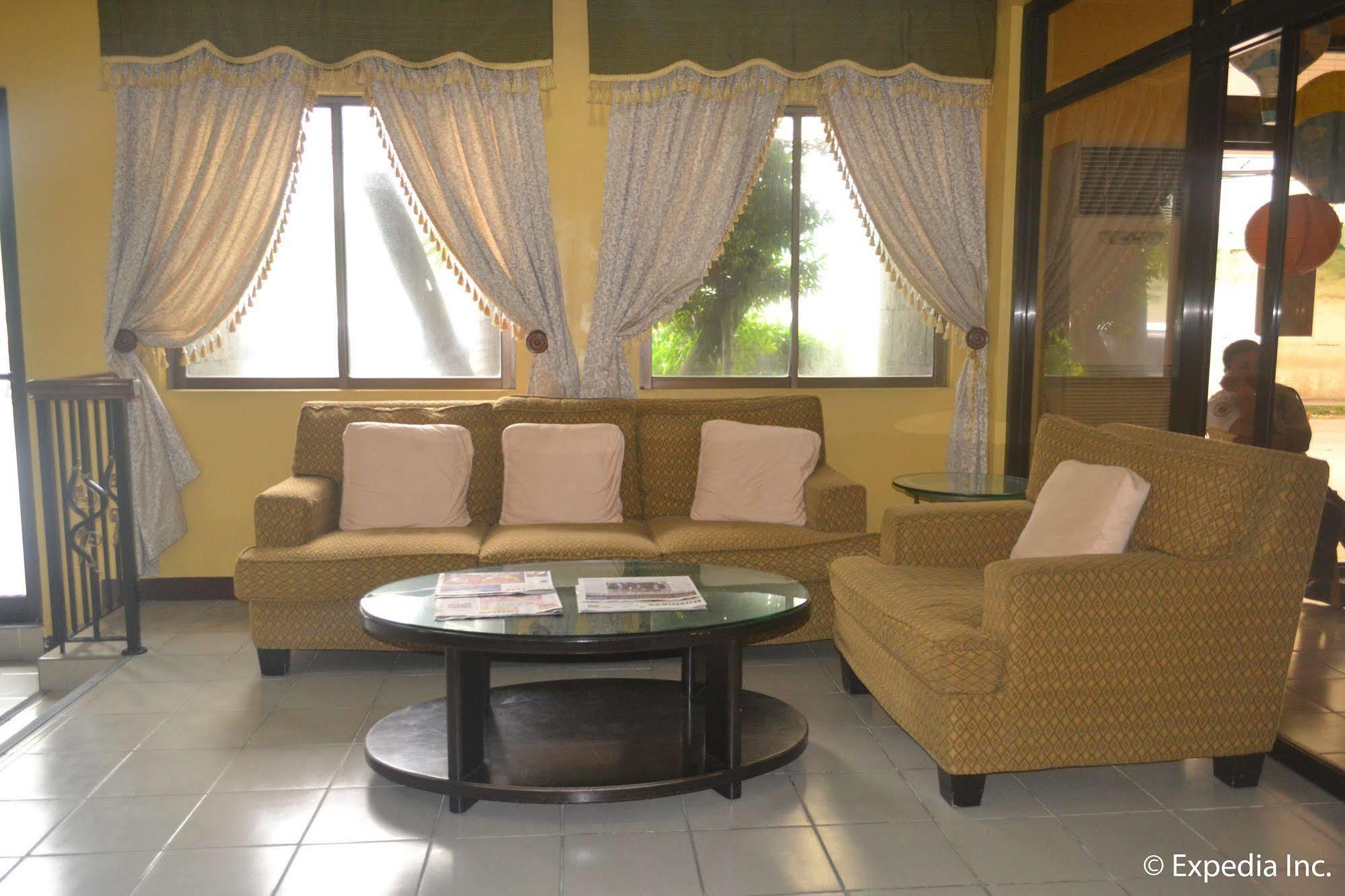 Bliss Hotel Dau Mabalacat Buitenkant foto