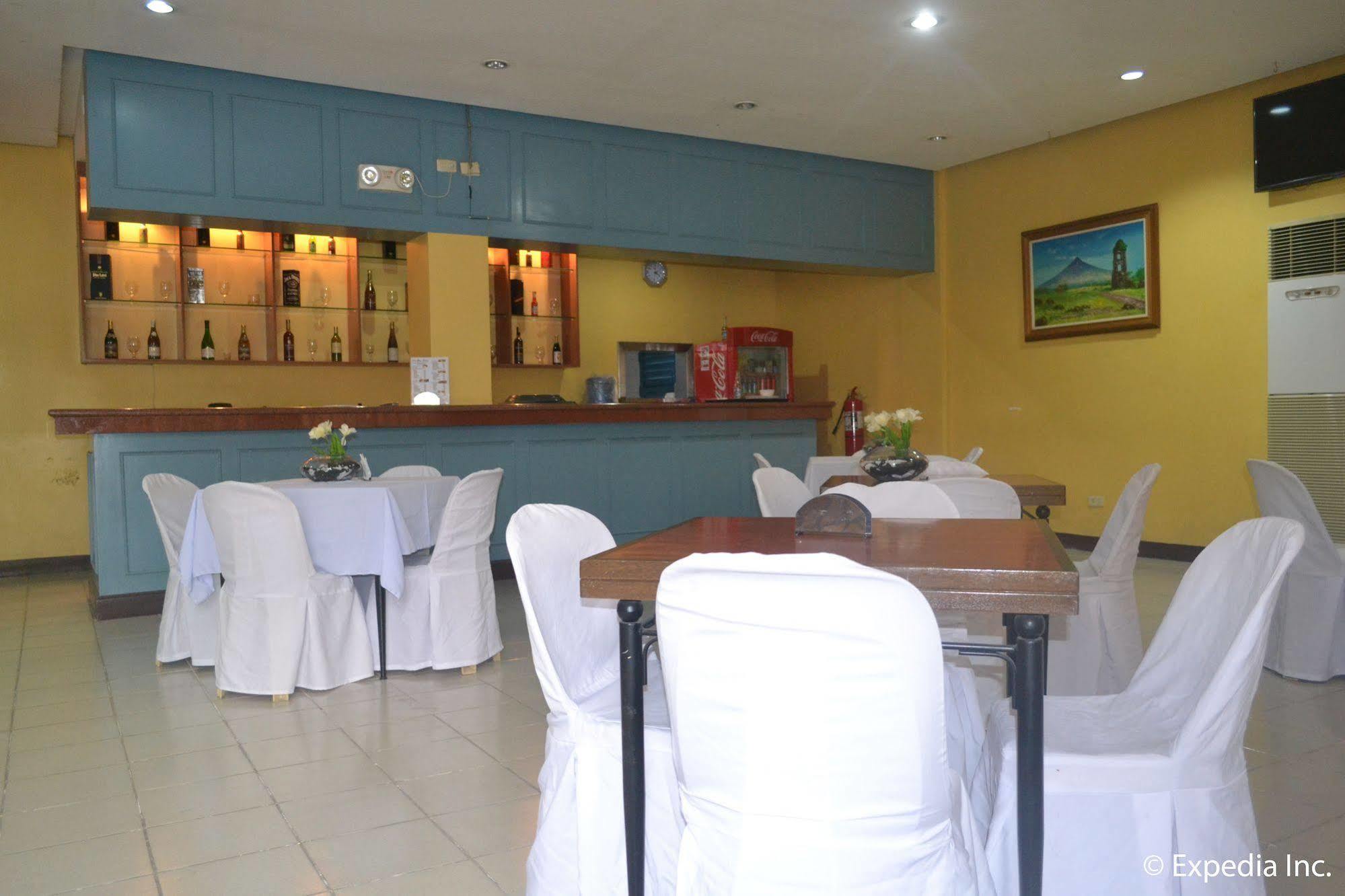 Bliss Hotel Dau Mabalacat Buitenkant foto