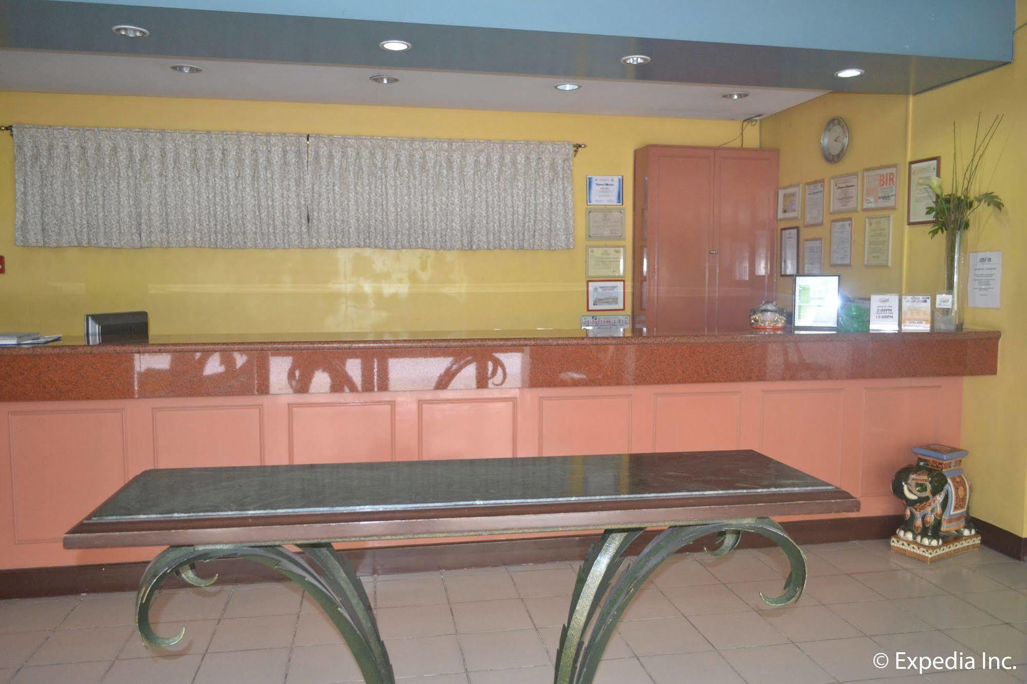 Bliss Hotel Dau Mabalacat Buitenkant foto