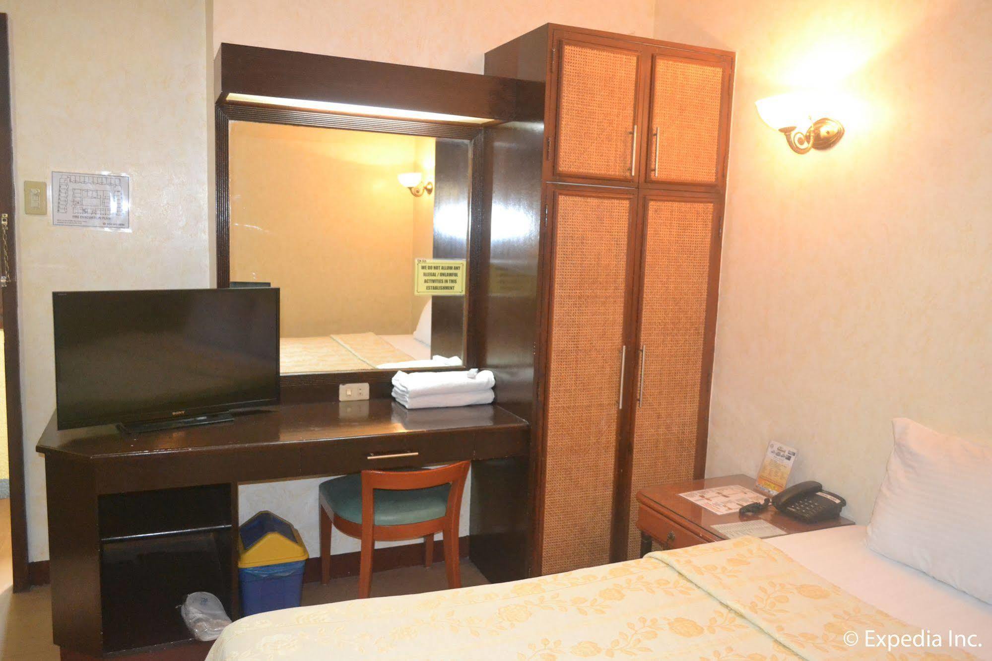 Bliss Hotel Dau Mabalacat Buitenkant foto