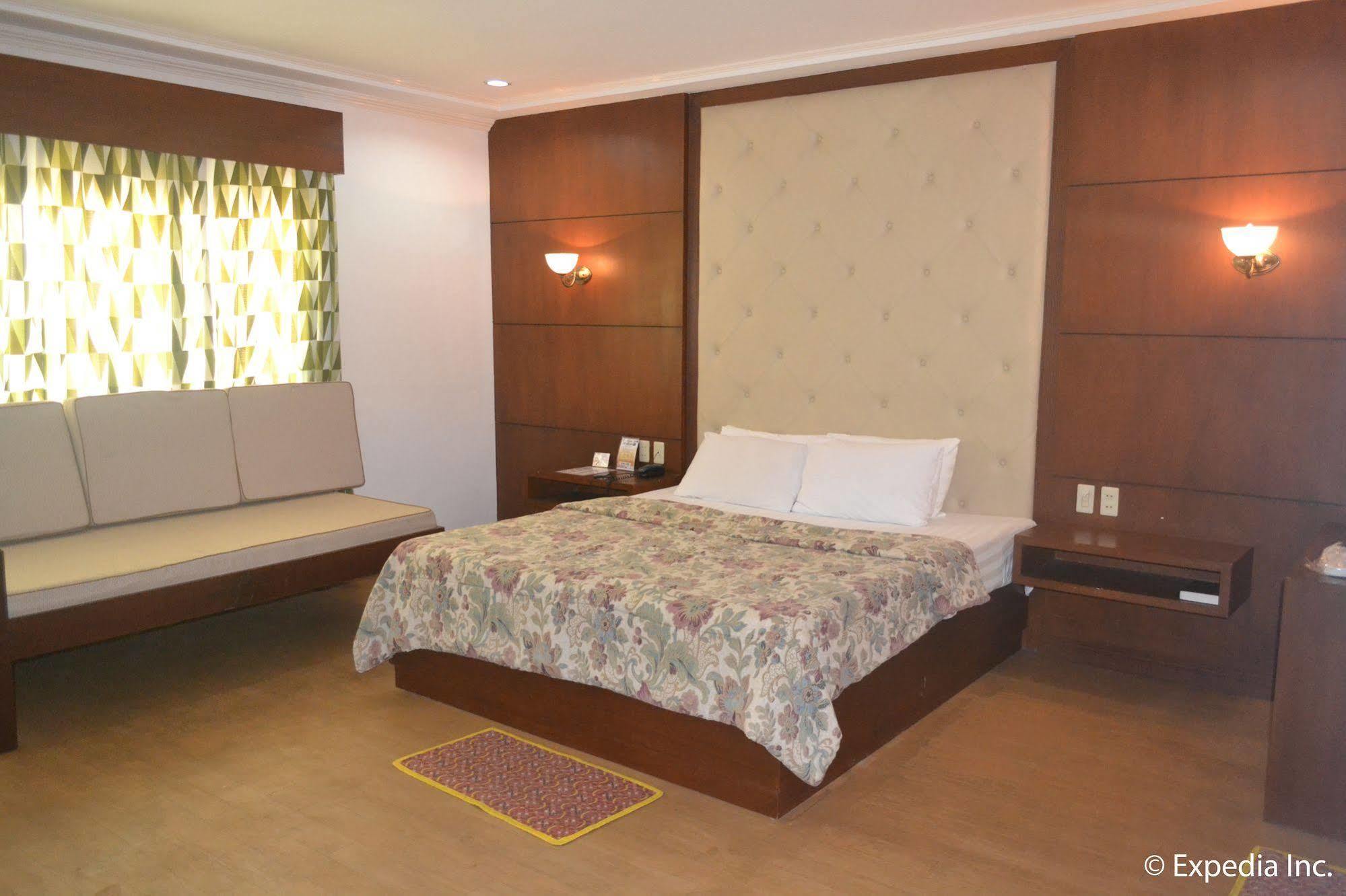 Bliss Hotel Dau Mabalacat Buitenkant foto