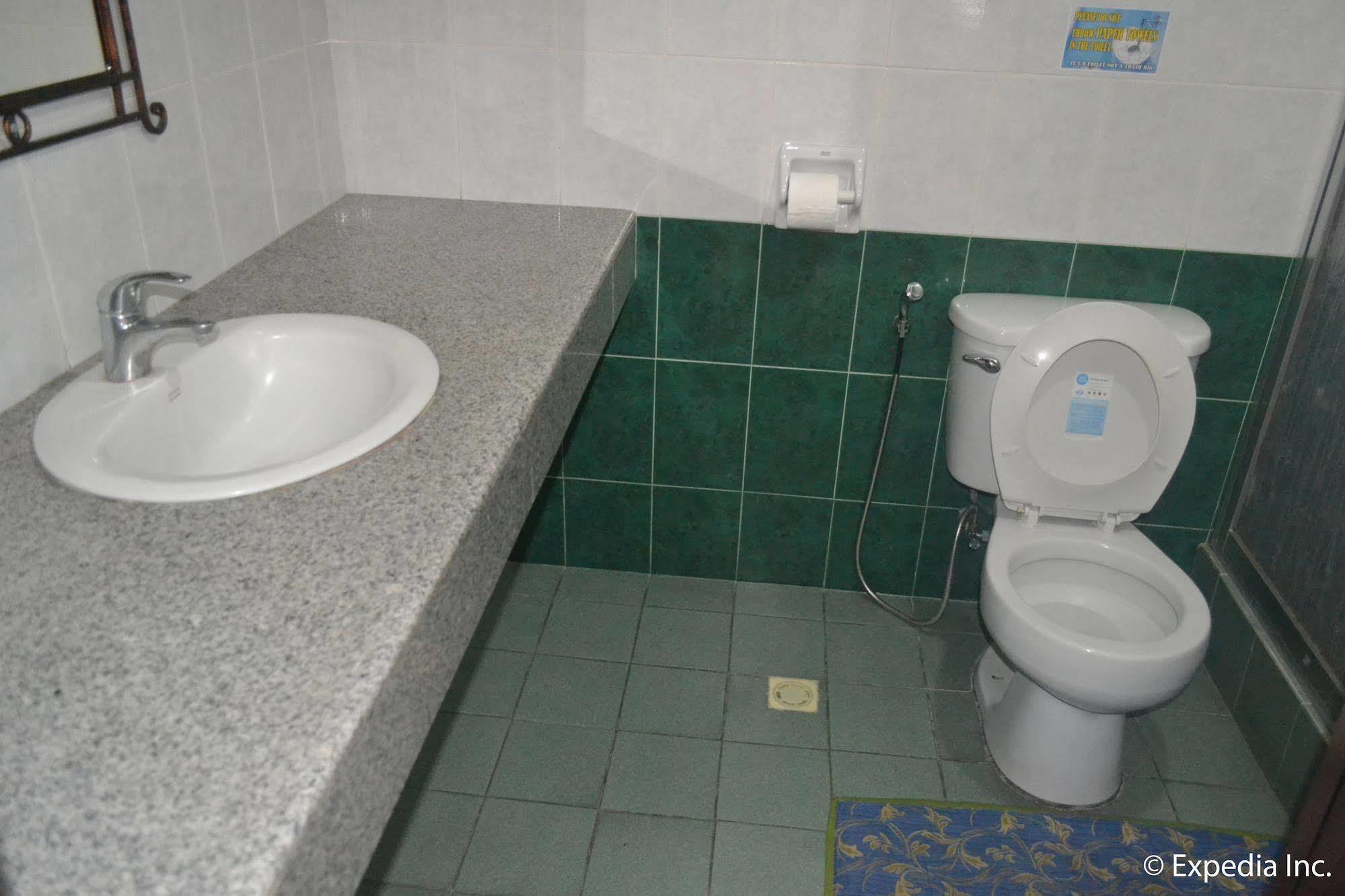 Bliss Hotel Dau Mabalacat Buitenkant foto