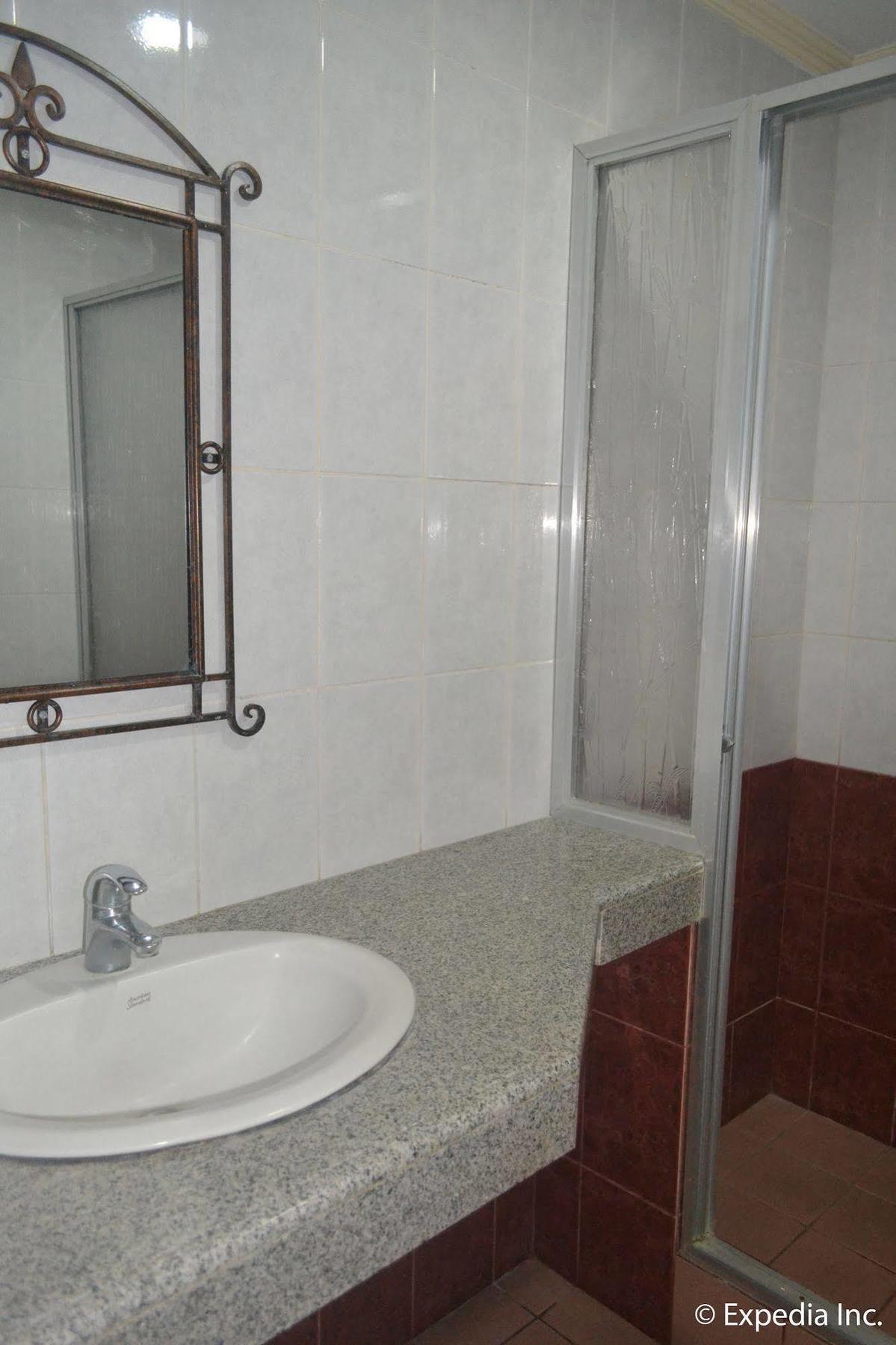Bliss Hotel Dau Mabalacat Buitenkant foto