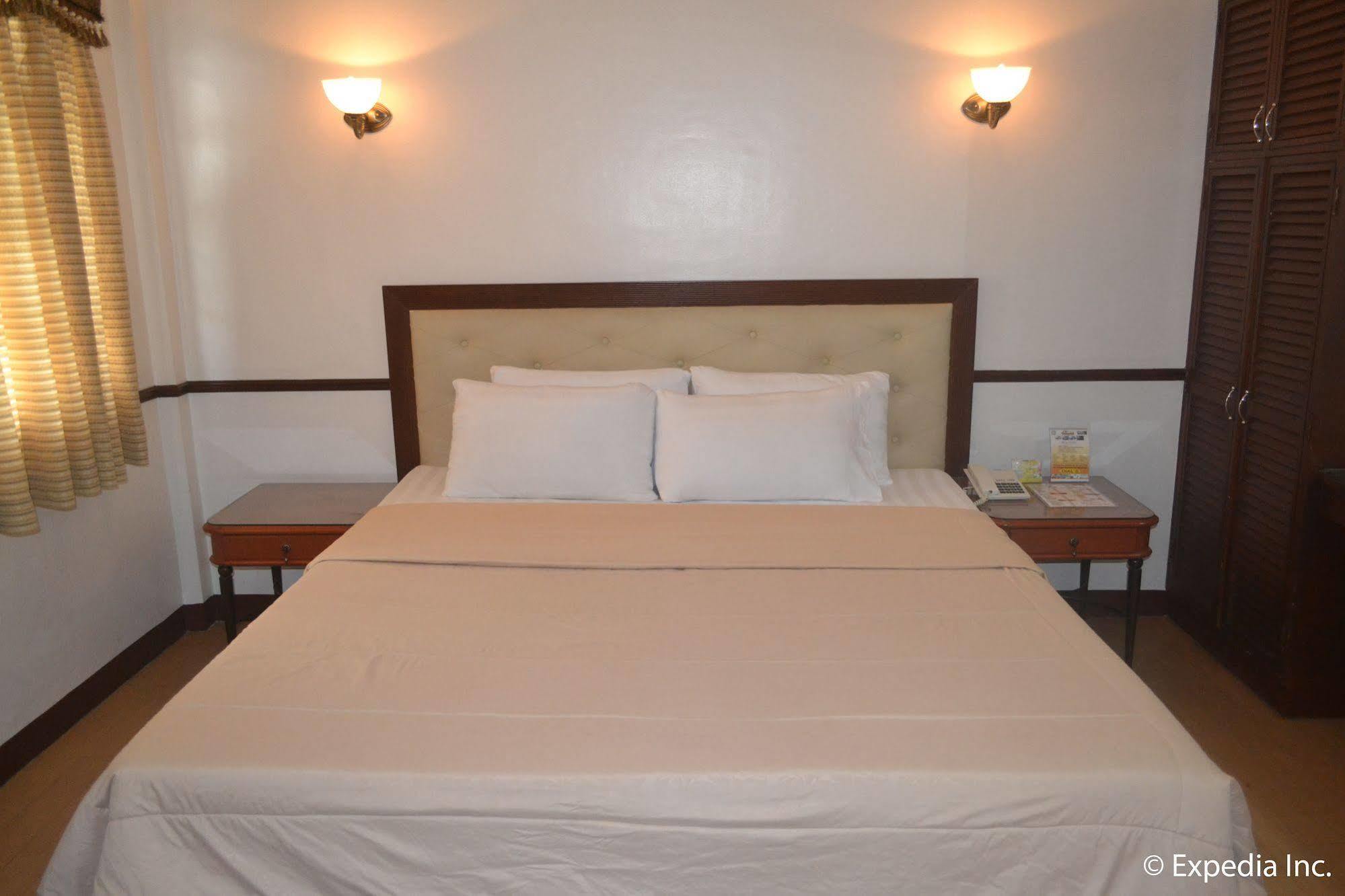 Bliss Hotel Dau Mabalacat Buitenkant foto
