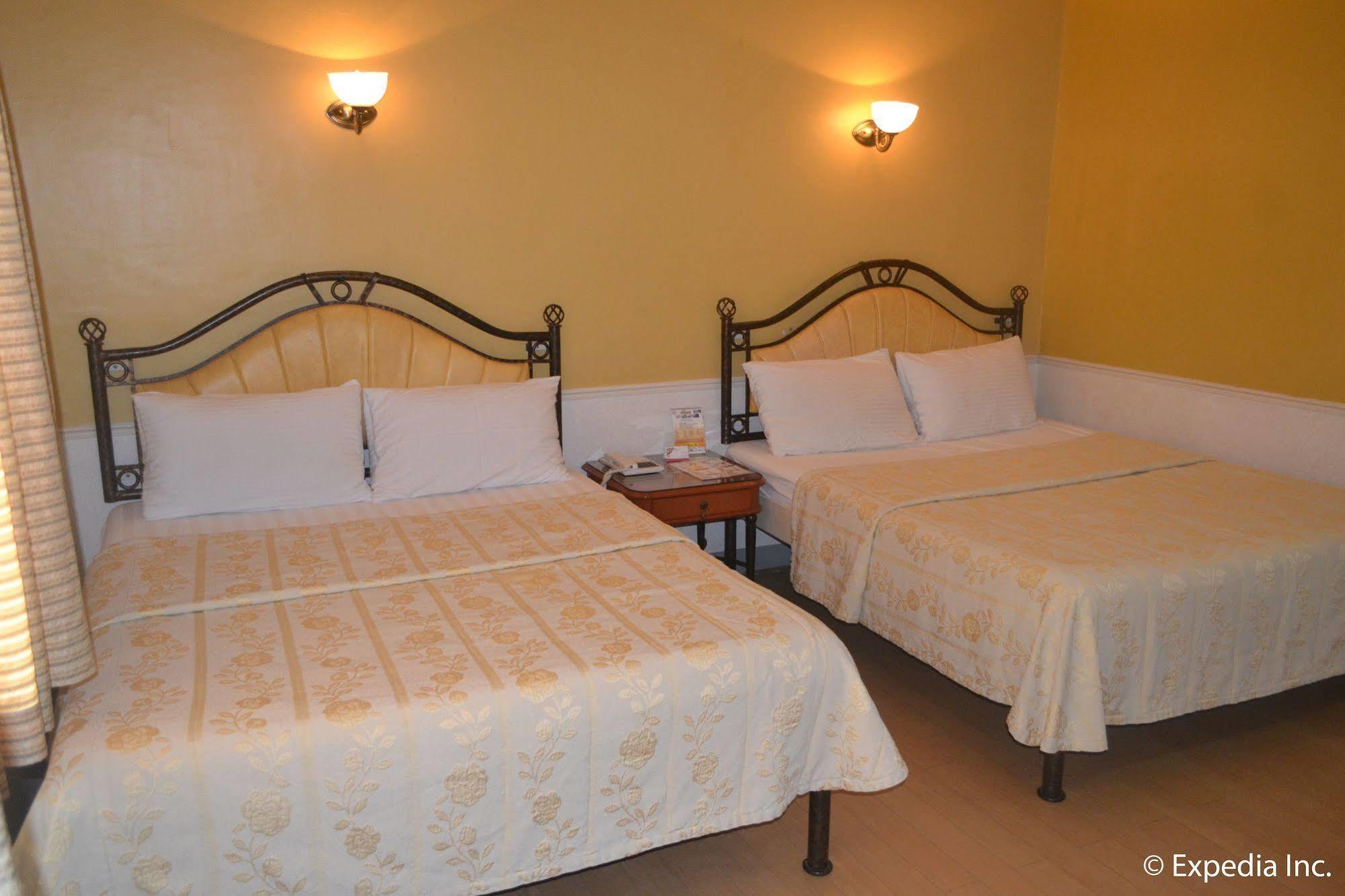 Bliss Hotel Dau Mabalacat Buitenkant foto