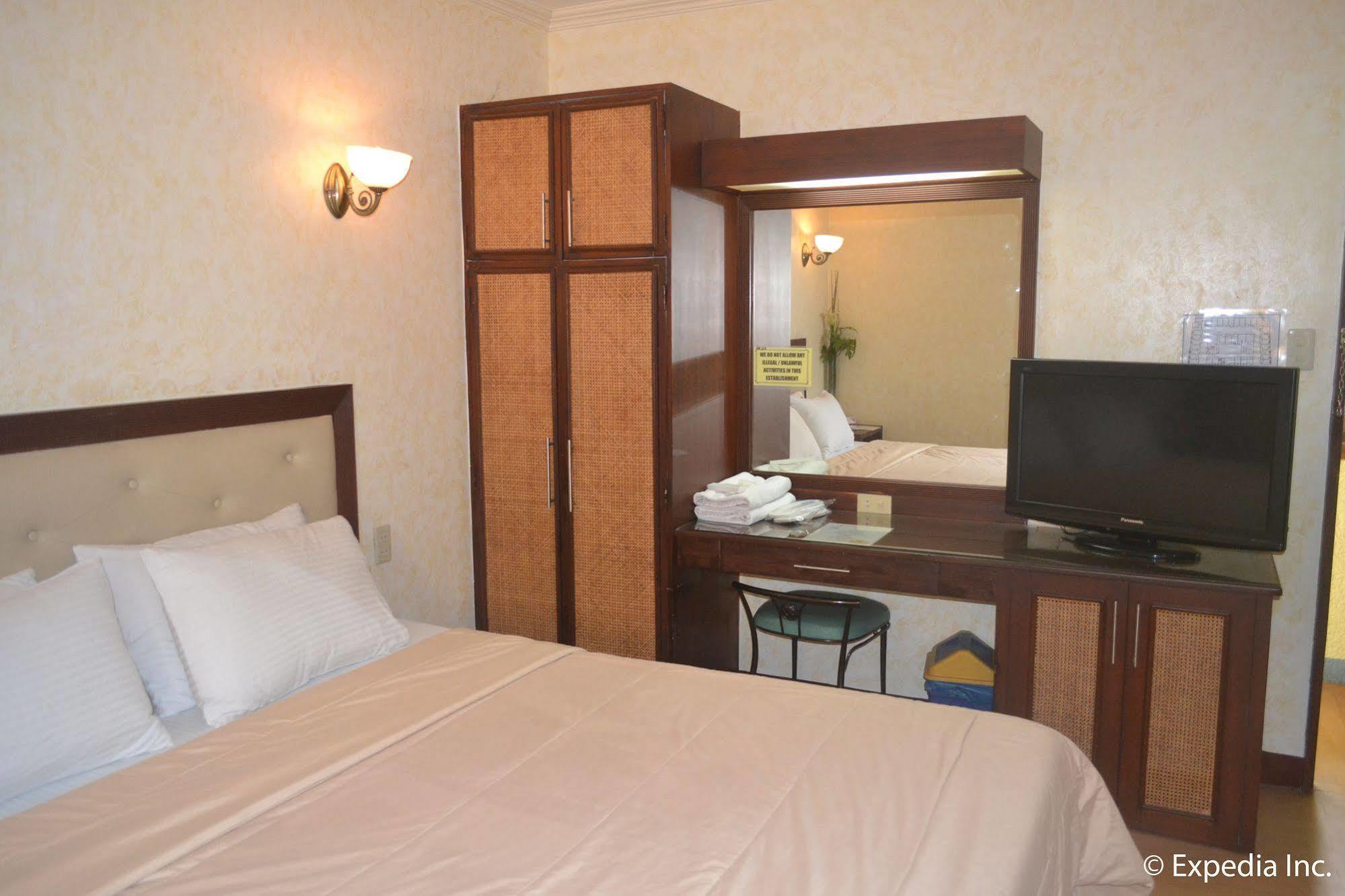 Bliss Hotel Dau Mabalacat Buitenkant foto